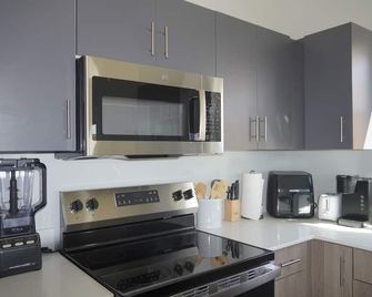 Modern 2-Bedroom, 2-Bathroom Apartment - Brand New in the Heart of Weslaco - Weslaco - Kitchen