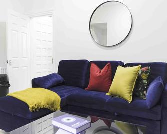 Dalviat Getaway - Balloch - Living room