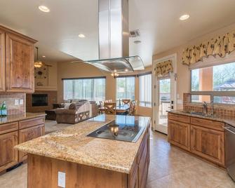 Expansive Vacation Home For Your Next Az Vacation! Back Yard Paradise - New River - Kitchen