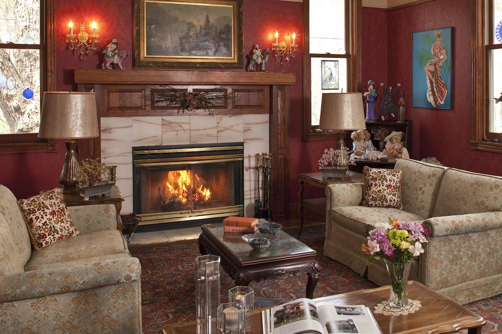 Cliff Cottage Inn, Downtown Bed & Breakfast - יורקה ספרינגס - סלון