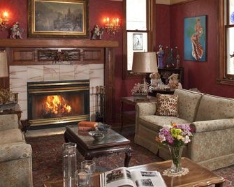 Cliff Cottage Inn - Victorian B&B and Boutique Hotel - Eureka Springs - Stue