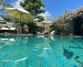 Ashana Hotel - South Kuta - בריכה