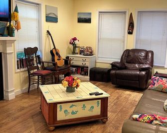Ocean Beach 5 Bedroom Spectacular Home centrally located. - Fire Island Pines - Sala de estar