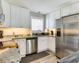 Updated Home - Walk to Salisbury University! - Salisbury - Kitchen