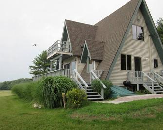 Private Sunset Chalet on 40 Beautiful Acres - Cross Village - Building