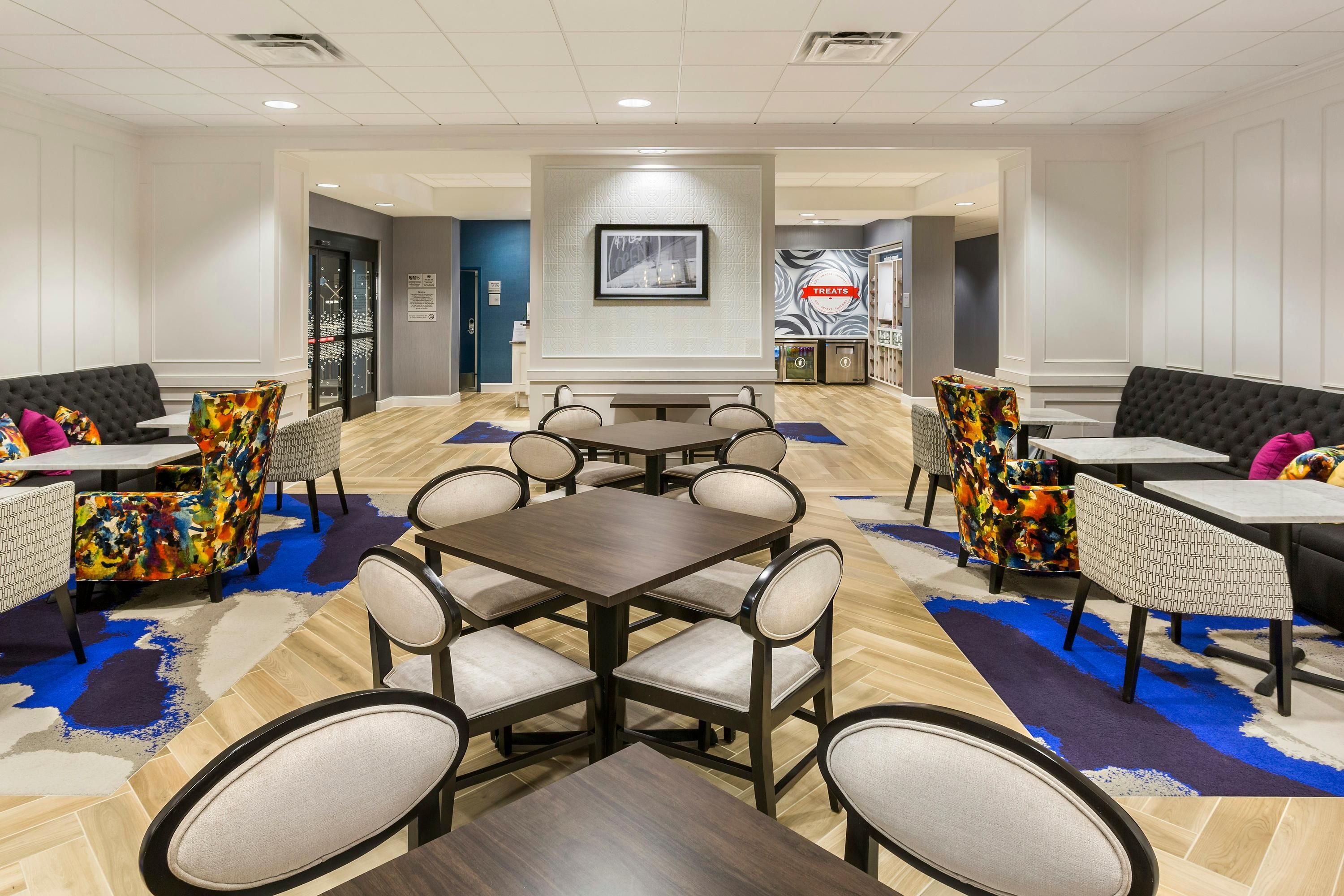Hampton Inn & Suites Newport/Cincinnati - Newport - Area lounge
