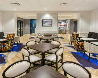 Hampton Inn & Suites Newport/Cincinnati - Newport - Lounge