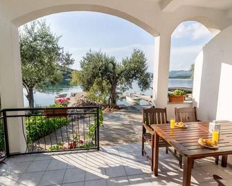 Apartments Vlahusic - Putnikovic - Balcón