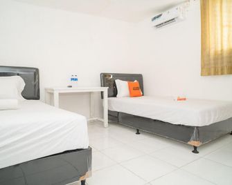 KoolKost near Margo City Mall - Depok - Bedroom