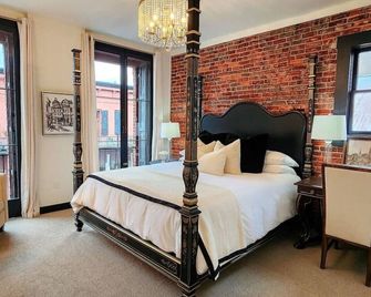 Speakeasy King Suite (Rm1) - Nevada City
