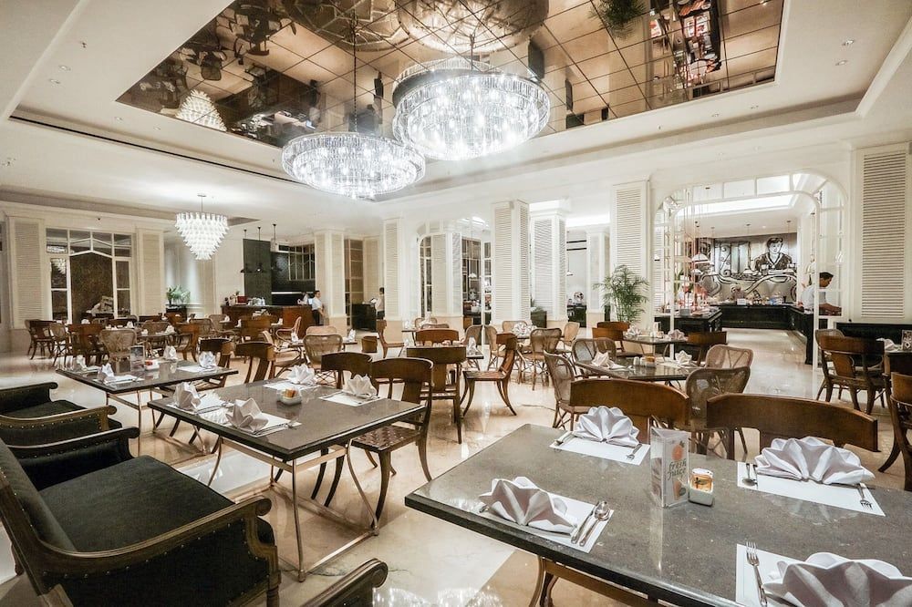 Java Paragon Hotel & Residences - סוראבאיה - מסעדה