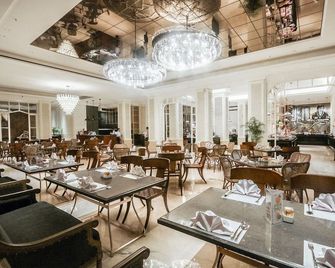 Java Paragon Hotel & Residences - סוראבאיה - מסעדה