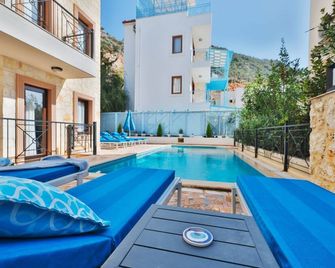 Cennet Apartment -Peaceful Poolside Apartment in Central Kalkan - Kalkan - Pool