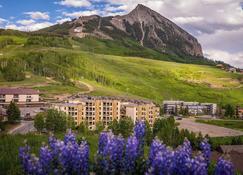 The Plaza Condominiums by Crested Butte Mountain Resort - Crested Butte - Building
