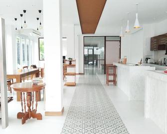 Wee Hostel - Kanchanaburi - Lobby