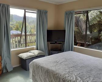 Quails Run. Enjoy beautiful lake views & plenty of outdoor activities close by - Lake Tarawera - Camera da letto