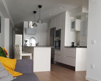 Apartment Downtown Gijón - 6 beds - 2 bathrooms - Gijón - Küche