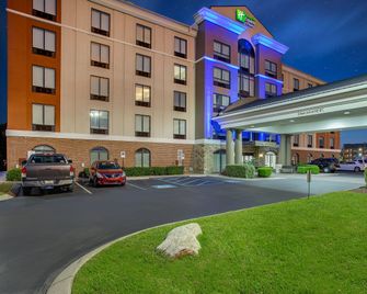 Holiday Inn Express & Suites Lebanon-Nashville Area By IHG - Lebanon - Budova