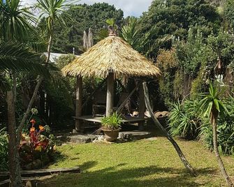 Magical West Coast Retreat - Bethells Beach - Pátio