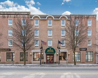 Clarion Hotel and Suites University-Shippensburg - Shippensburg - Edificio