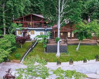 Lake Hickory Trio 3br Blue Unit - Hickory - Outdoors view
