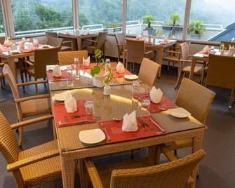 Swiss County Resort - Munnar - Restoran