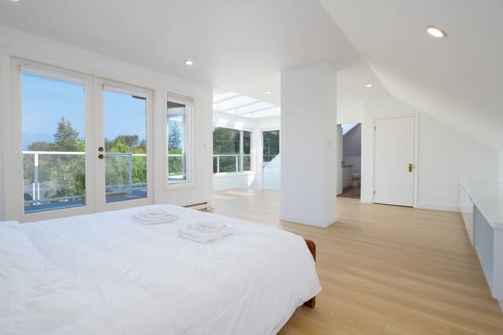 Elegant Spanish Villa with Ocean & Mountain Views - Vancouver