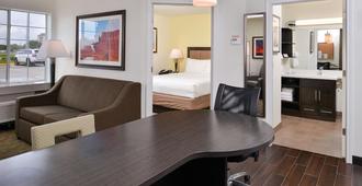 Candlewood Suites Beaumont - Beaumont - Dining room