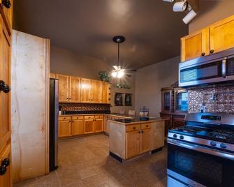 The Hidden Gem in downtown Connersville - Connersville - Küche