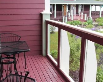 Lynwood Inn - Baddeck - Varanda