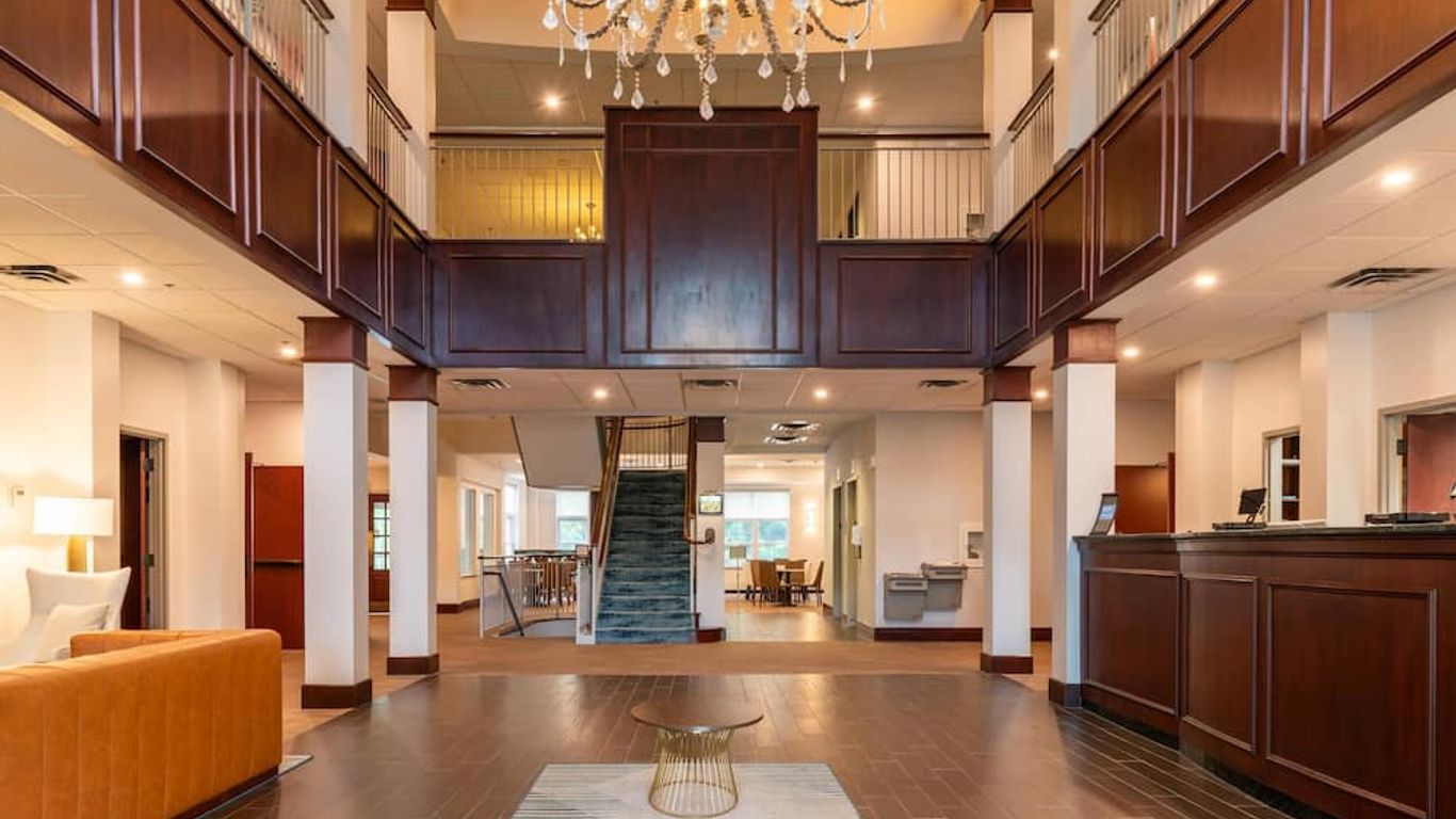 Comfort Inn & Suites Near Burke Mountain