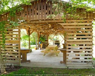 Glamping Cabin 3 - Cozy Retreat - Columbia - Patio