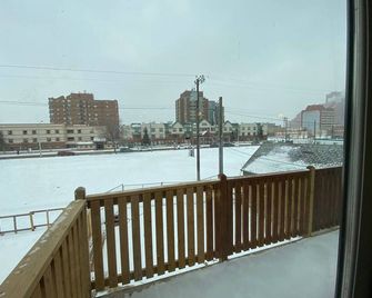 Lovely 1 Bedroom Condo with Free Parking And Balcony - Edmonton - Balcony