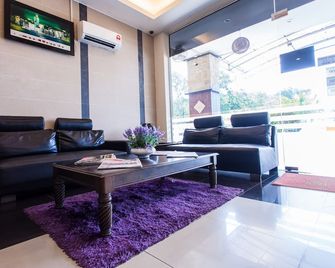 Lavender Inn Permas Jaya - ג'והור באהרו - לובי