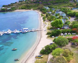 Oualie Beach Resort - Newcastle - Building