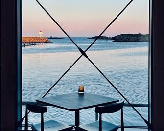 Hattvika Lodge - Ballstad - Balcón