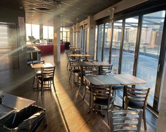 Feather Factory Hotel - Queens - Restaurant