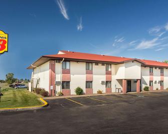 Super 8 by Wyndham Eau Claire I-94 - Eau Claire - Rakennus