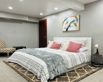 Cute practical walkout basement studio - Brush Prairie - Bedroom