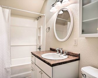 Central Creekfront Spearfish Apt by City - Spearfish