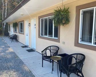 Parkway Motel - Wawa - Innenhof