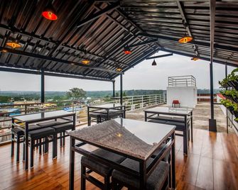 Treebo Sans Sarav Kushalnagar - Madikeri - Balkon