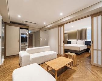 Hotel Foret The Spa - Busan - Living room