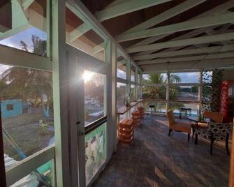 Bamboleo Inn Belize - Ciudad de Belice - Balcón
