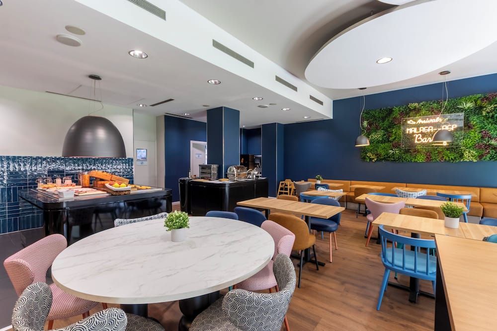 هوتل كامبانيلي مالجة أويربورتو