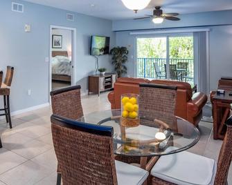 Honu Hideaway at Ocean Walk Resort - New Smyrna Beach - Dining room