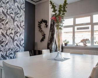 M and J Guest House - Cleethorpes
