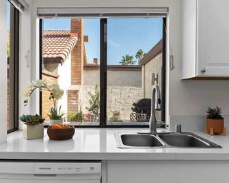 Iconic Mid-Century Escape in Canyon Sands - Palm Springs - Cucina