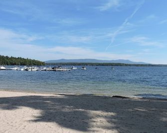 Patrician Shores Winnipesaukee Water Access Home Sleep 10 - Meredith - Пляж