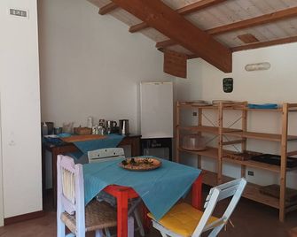 Viareggio center immersed in the Pinewood 200 meters from the beach - Viareggio - Salle à manger